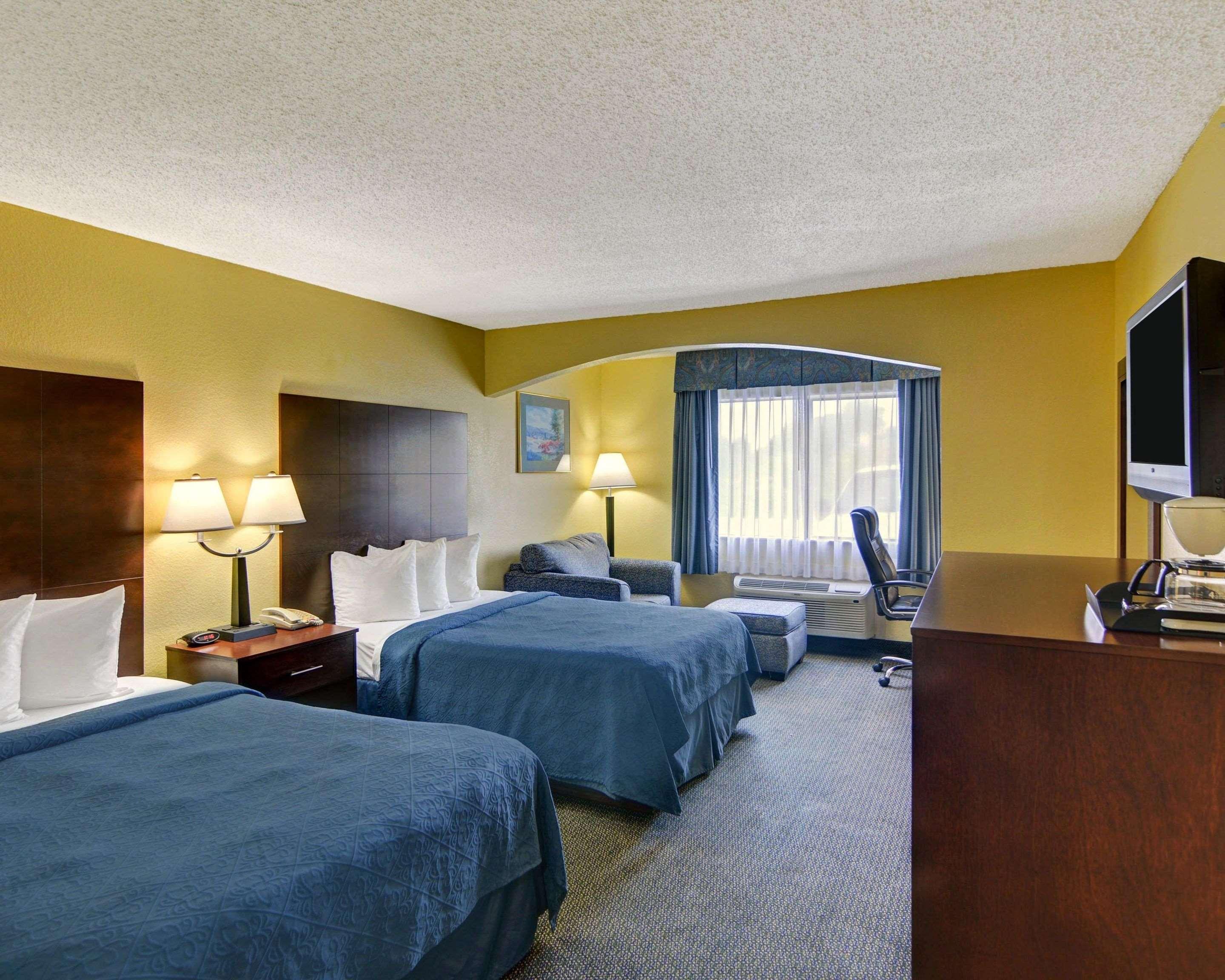 Quality Inn & Suites Grand Prairie Bagian luar foto
